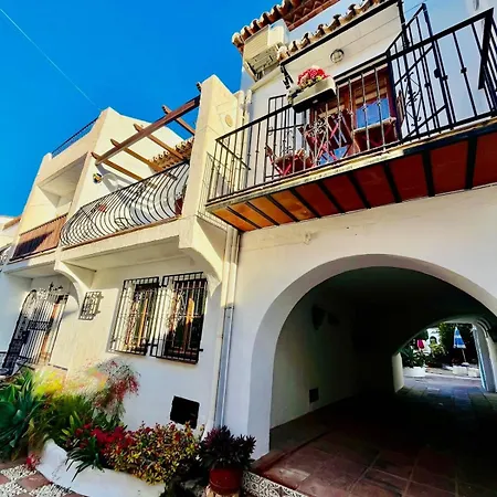 Hébergement de vacances Casa Lou Andalusian House With Pool Near Burriana Nerja